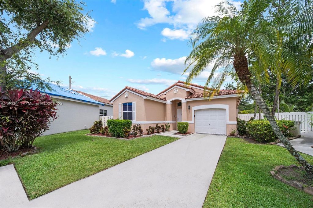 Photo of 5090 SW 148th Ter, Davie, FL 33331 (MLS # A11403011)