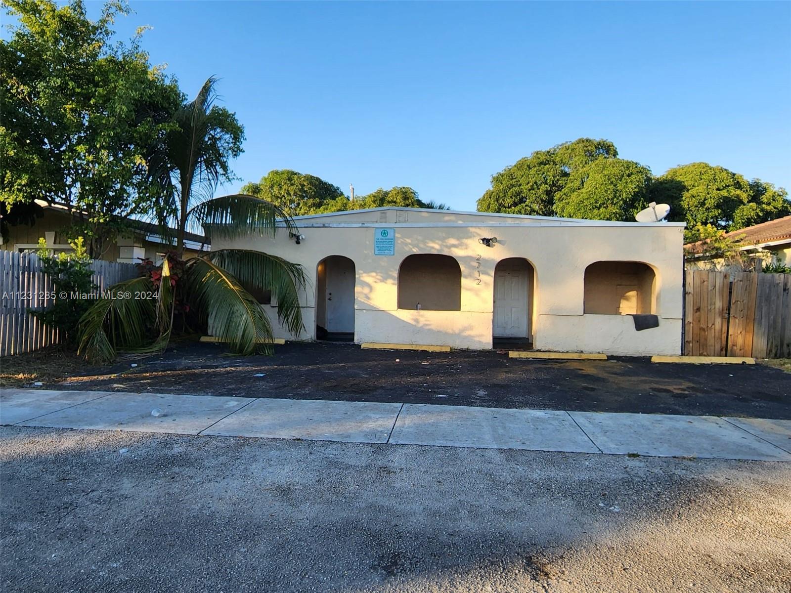 Property for Sale at 2712 Nw 14th Street St, Fort Lauderdale, Broward County, Florida - Bedrooms: 6 
Bathrooms: 2  - $479,999