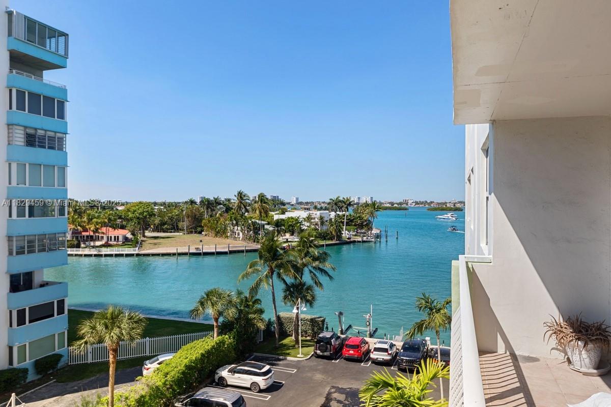 10350 W Bay Harbor Dr 5M