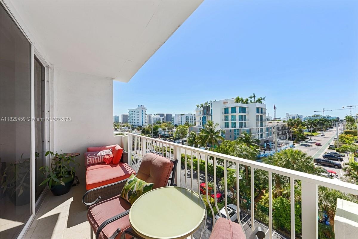 10350 W Bay Harbor Dr 5M