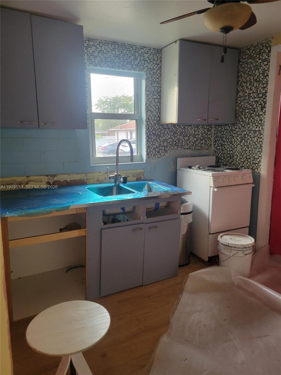 LIBERIA - Residential