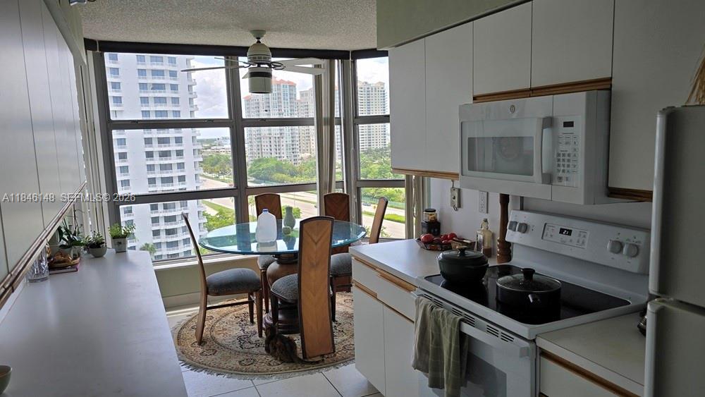 MYSTIC POINTE TOWER 600 C - Residential