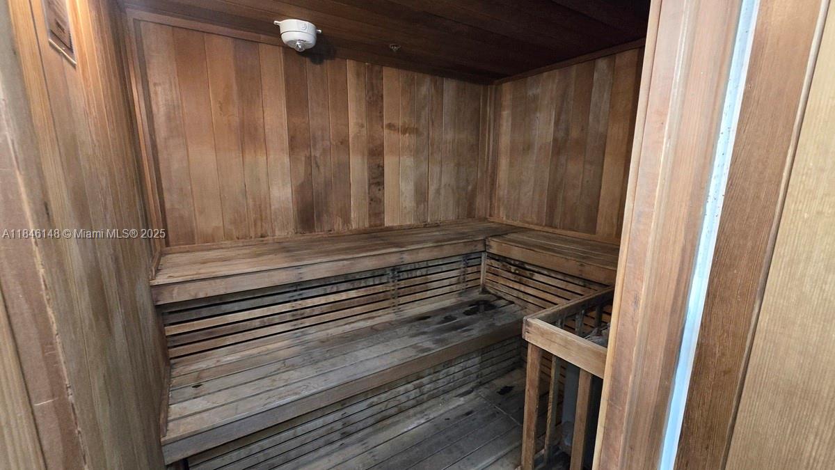 MYSTIC POINTE TOWER 600 C - Residential