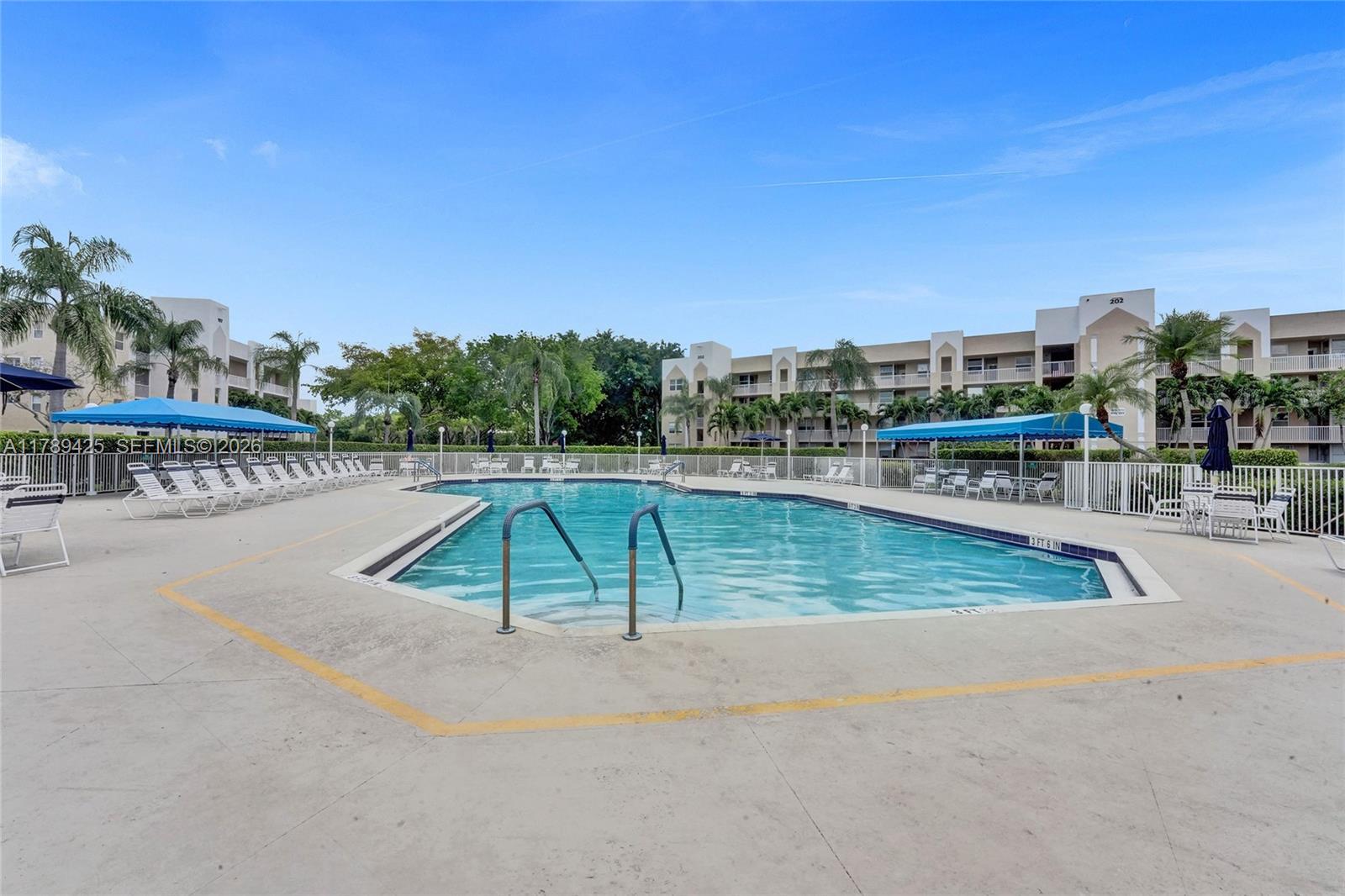 SUNRISE LAKES 194 CONDO - Residential