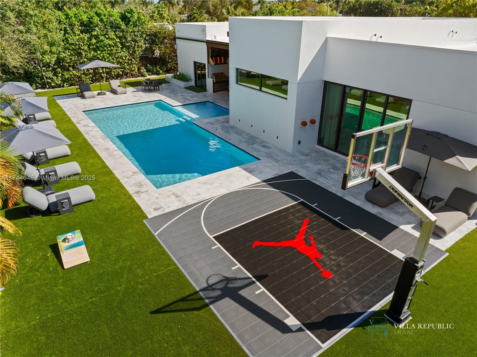 GREYKNOLL ESTATES - Residential Lease