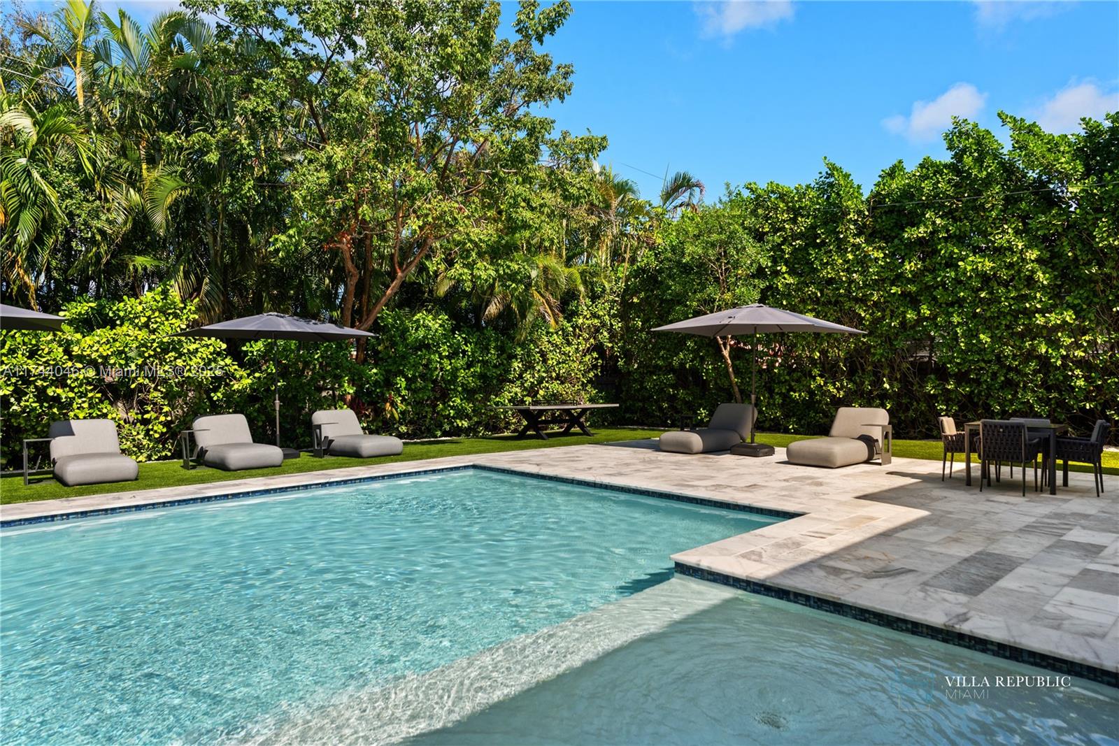 GREYKNOLL ESTATES - Residential Lease