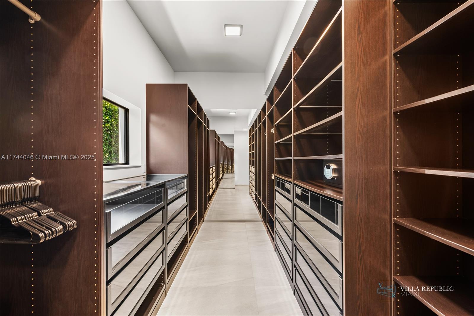 GREYKNOLL ESTATES - Residential Lease