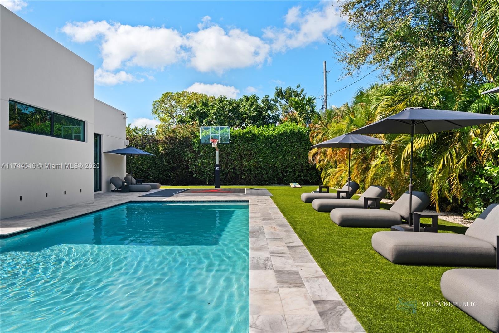 GREYKNOLL ESTATES - Residential Lease