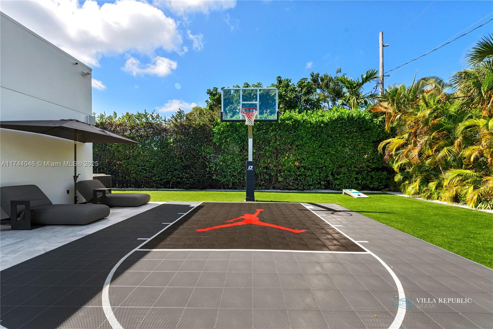 GREYKNOLL ESTATES - Residential Lease