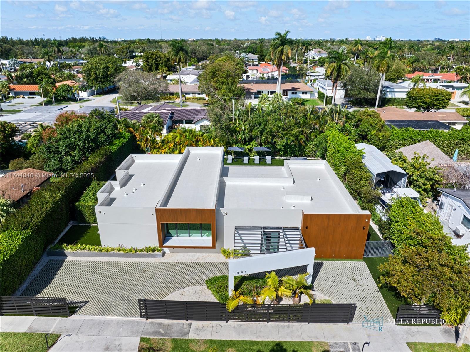 GREYKNOLL ESTATES - Residential Lease