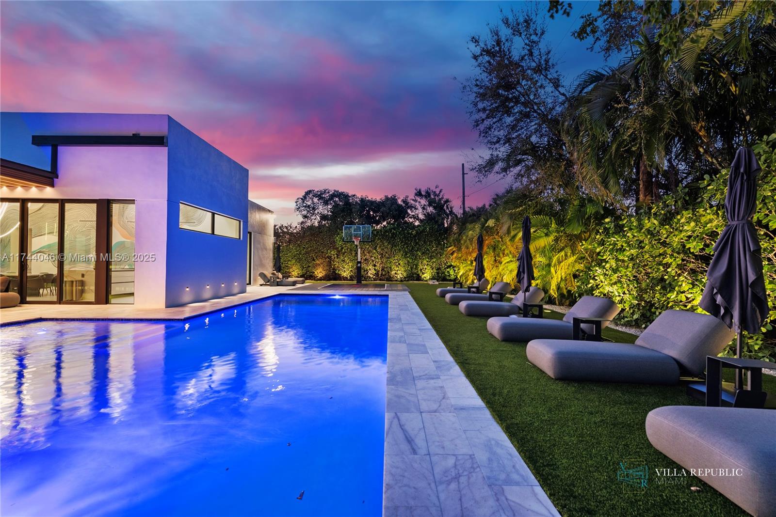 GREYKNOLL ESTATES - Residential Lease