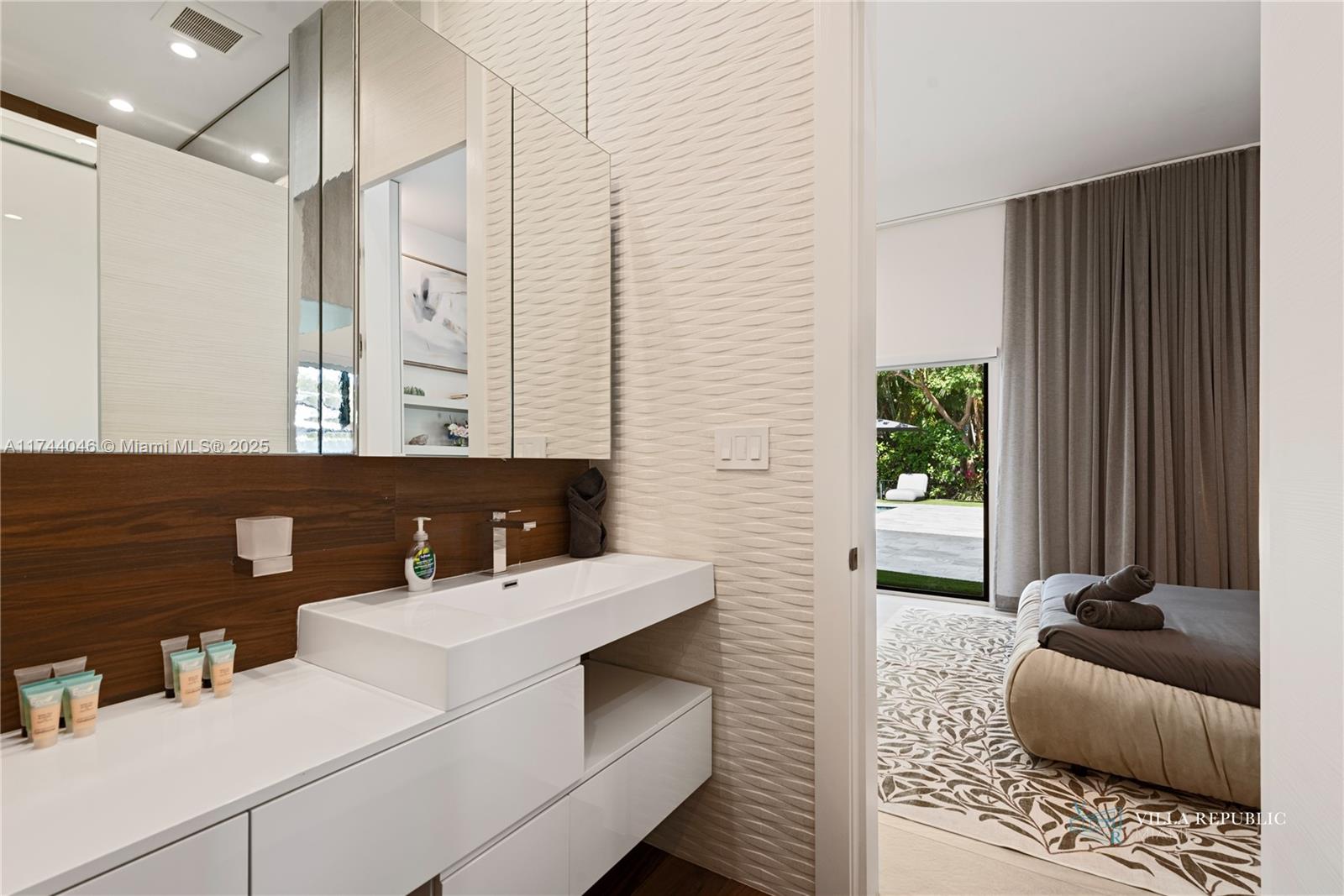 GREYKNOLL ESTATES - Residential Lease