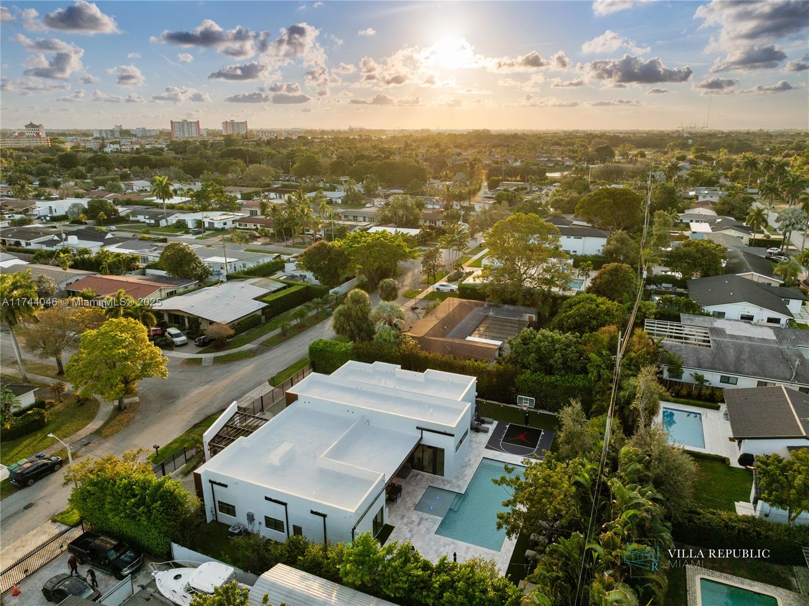 GREYKNOLL ESTATES - Residential Lease