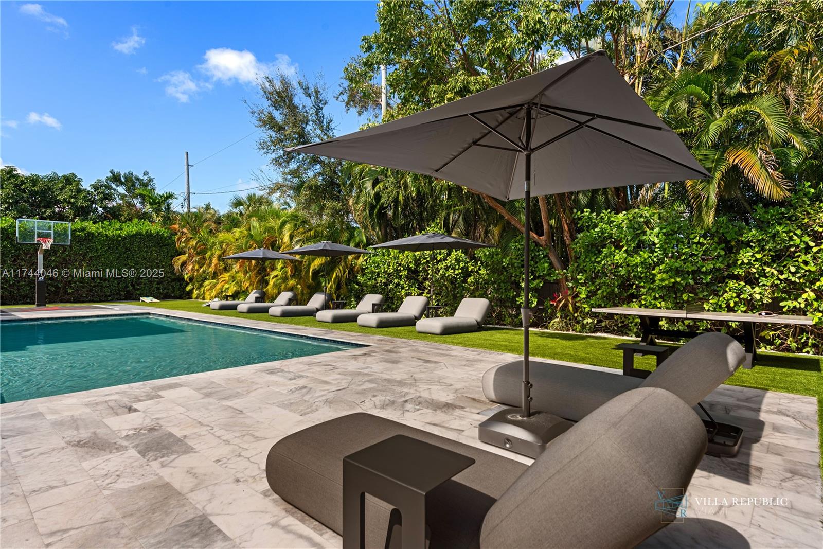 GREYKNOLL ESTATES - Residential Lease