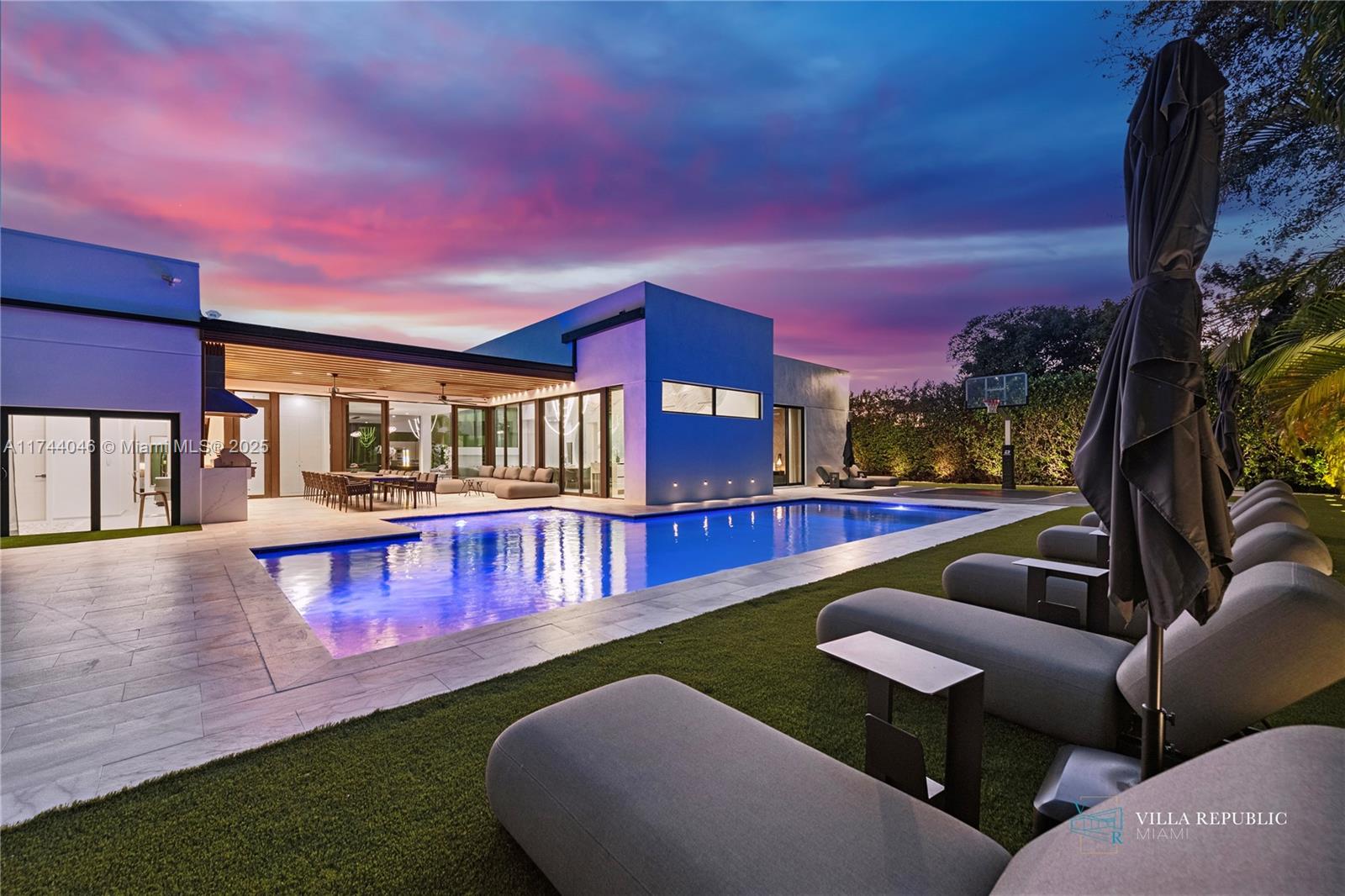 GREYKNOLL ESTATES - Residential Lease