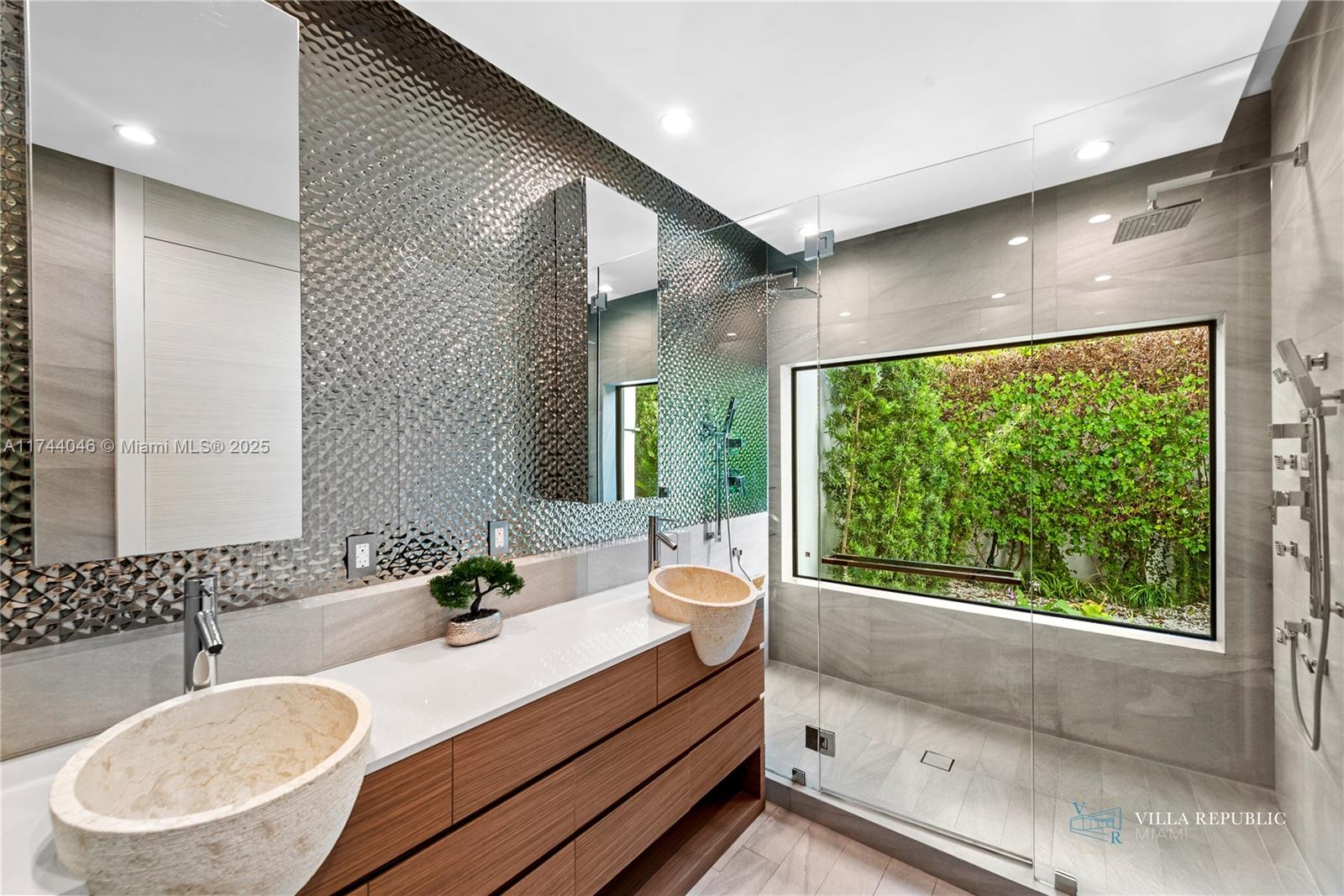 GREYKNOLL ESTATES - Residential Lease