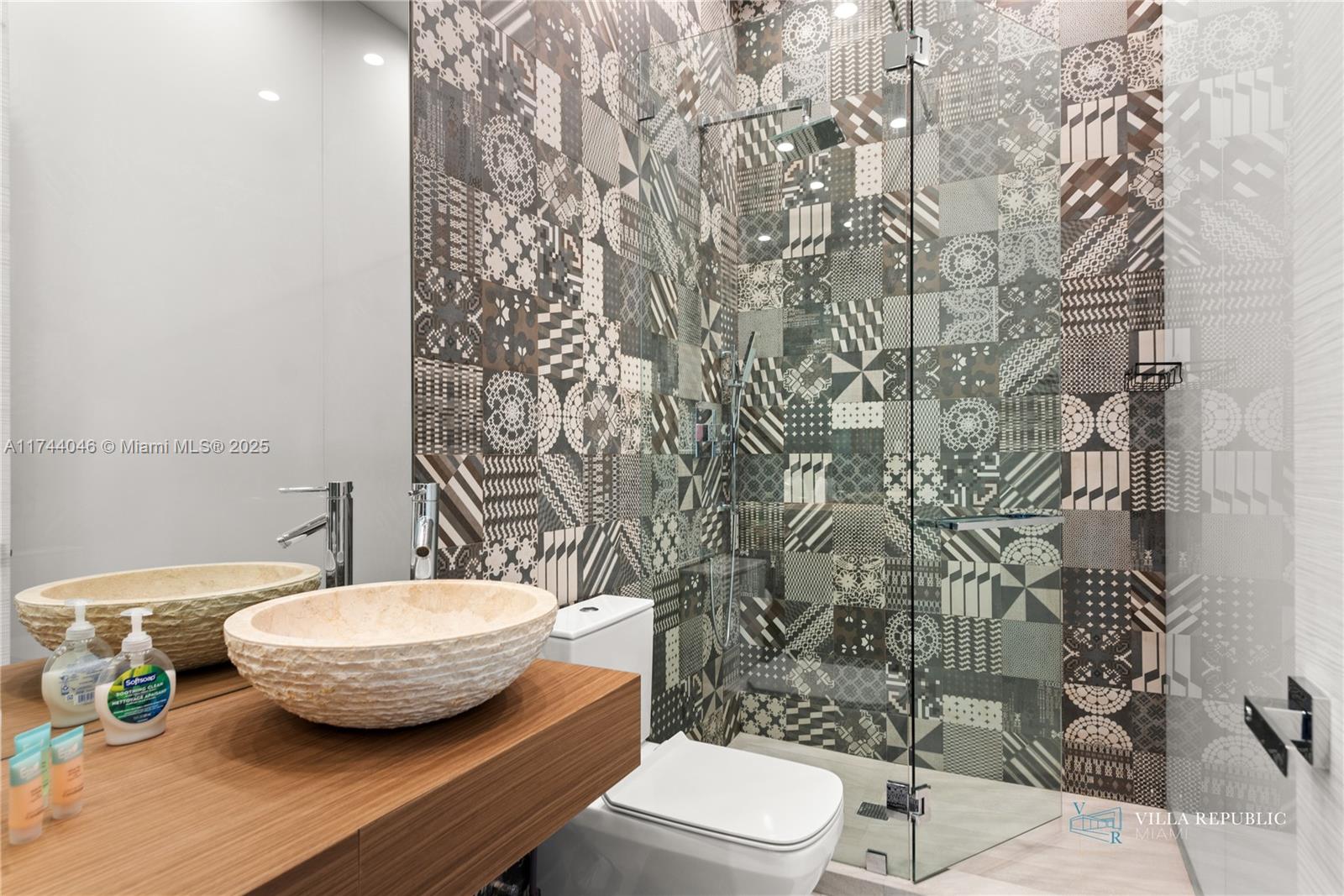 GREYKNOLL ESTATES - Residential Lease