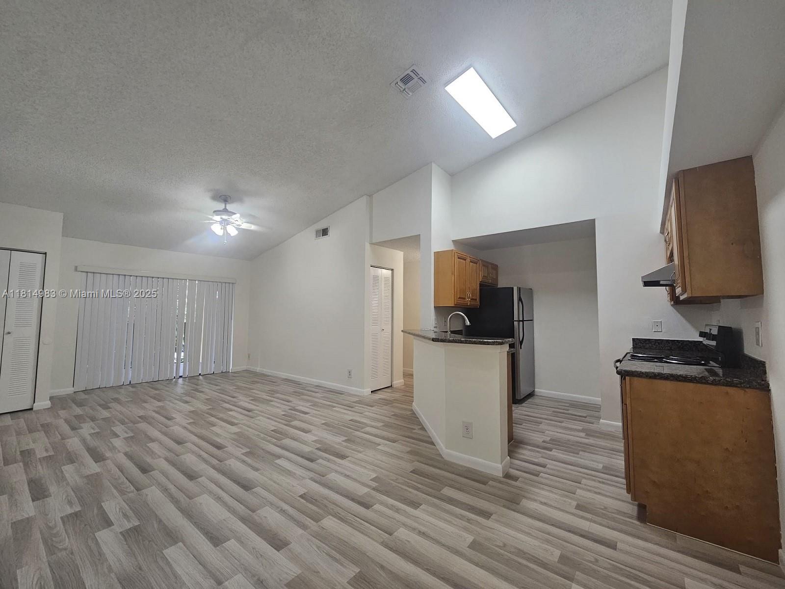 9999 Summerbreeze Dr 209, Sunrise, Miami-Dade County, Florida - 1 Bedrooms  
1 Bathrooms - 