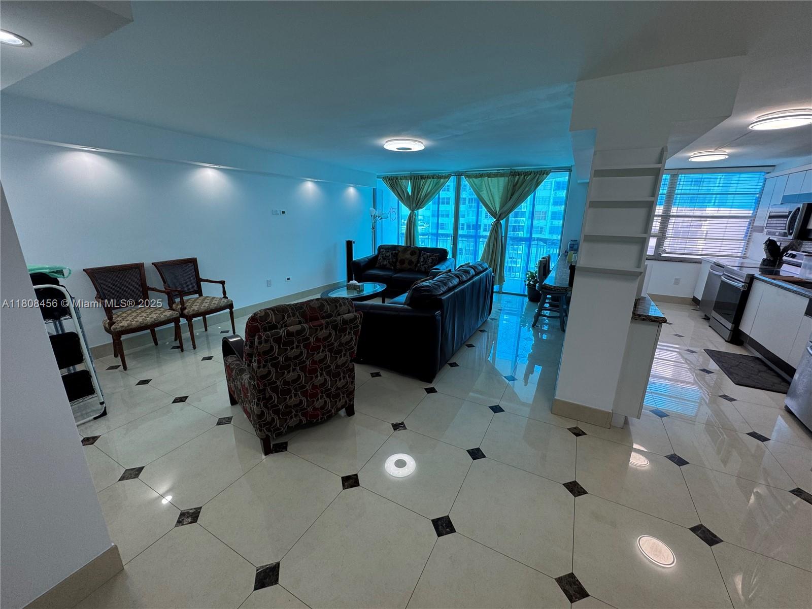 Property for Sale at 18051 Biscayne Blvd 1501, Aventura, Miami-Dade County, Florida - Bedrooms: 2 
Bathrooms: 2  - $425,000