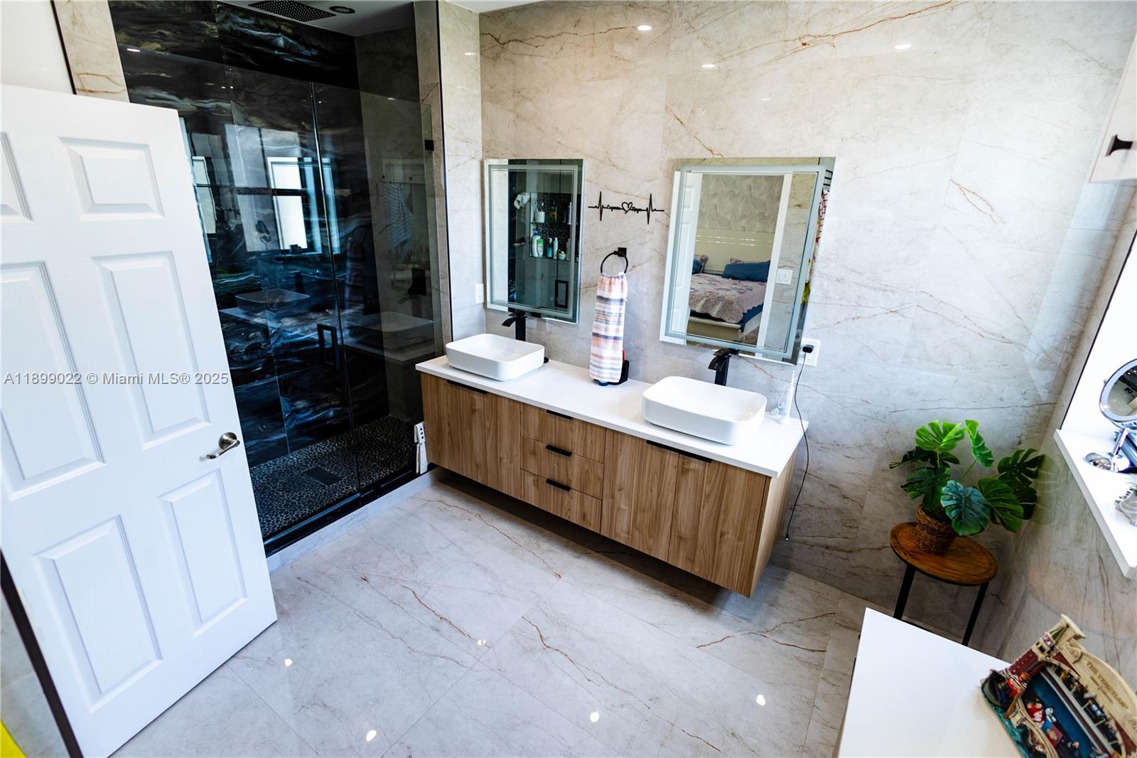 DORAL CAY - Residential Lease