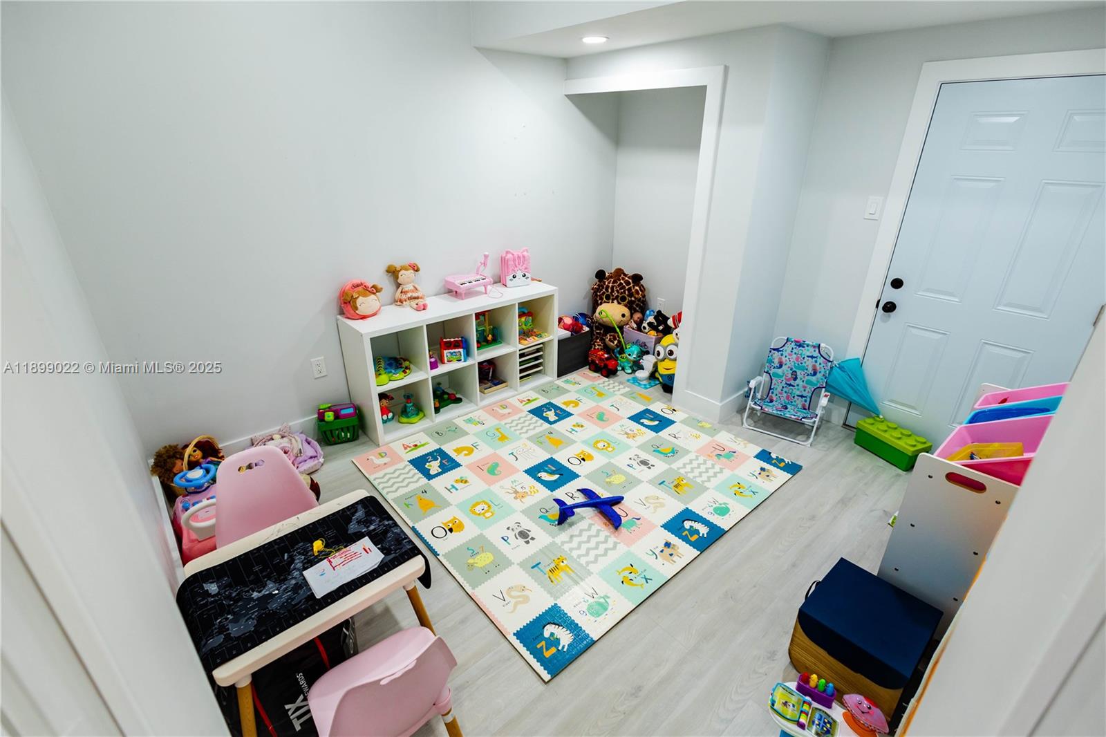 DORAL CAY - Residential Lease