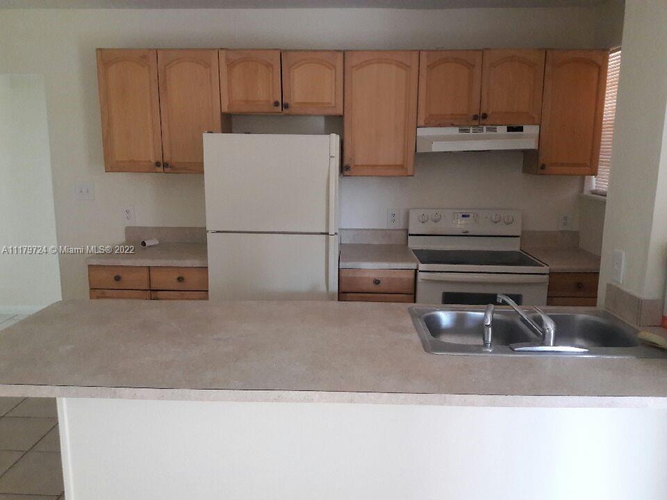 Nice 3 bedroom 2 bath condo with an open kitchen layout. Washer/Dryer in the unit, central A/C. Community is fenced. Close to schools, financial institutions, houses of worship and steps away from public transportation. Great investment property. showings only on weekends with 48hrs notice