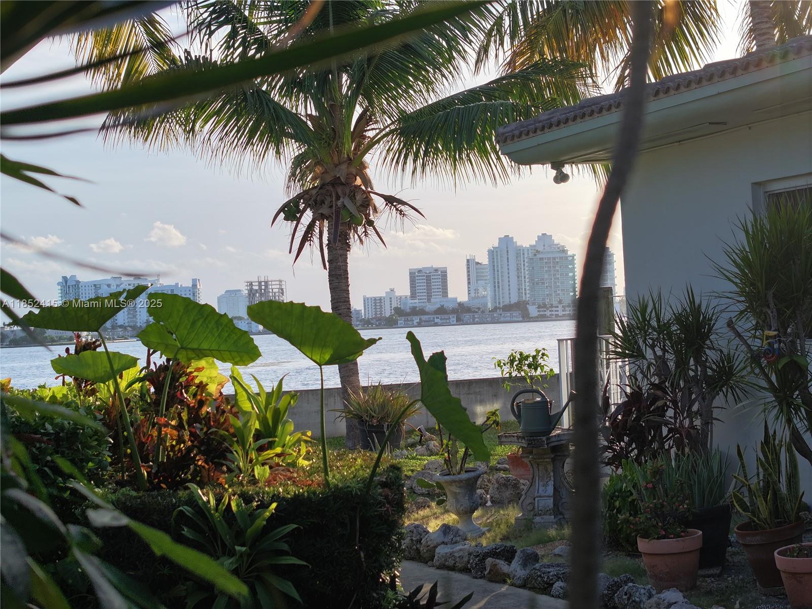 2200 Bay Dr 3