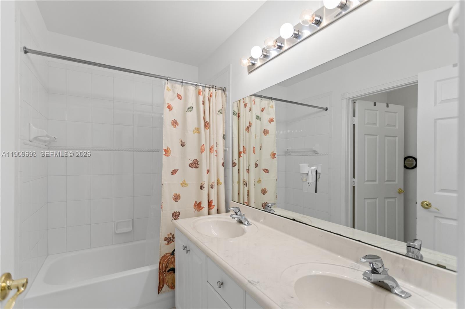 RIVIERA ISLES II - Residential