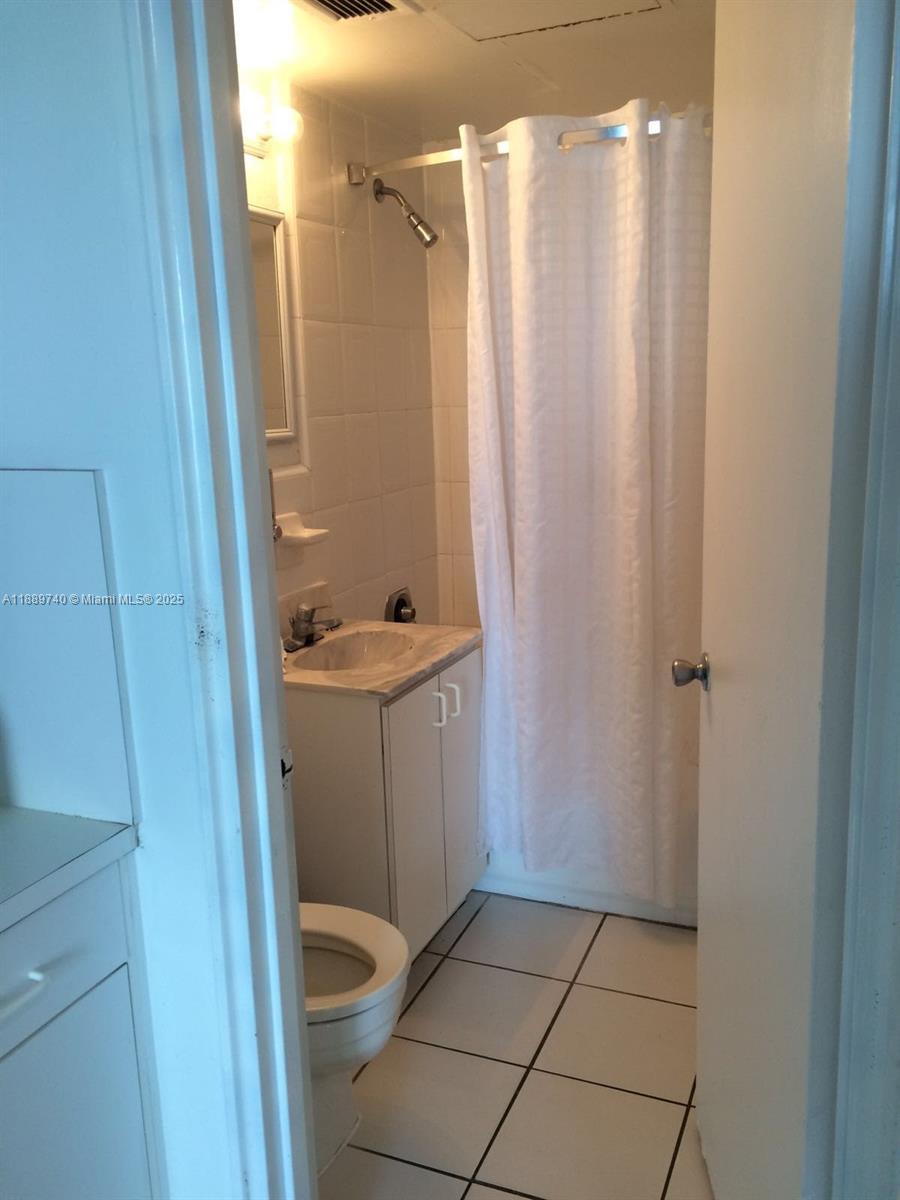 THE CASABLANCA CONDO - Residential