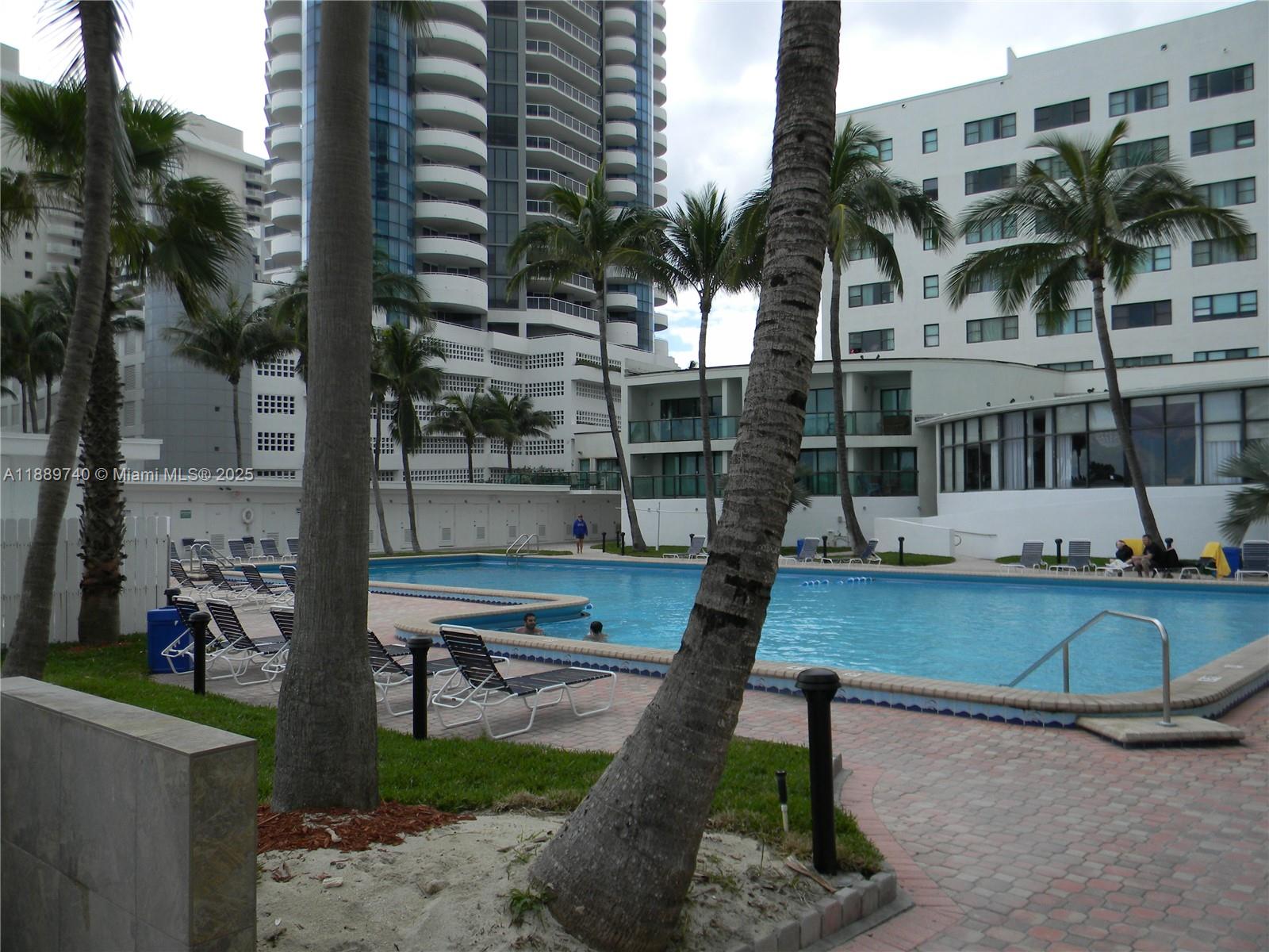 THE CASABLANCA CONDO - Residential