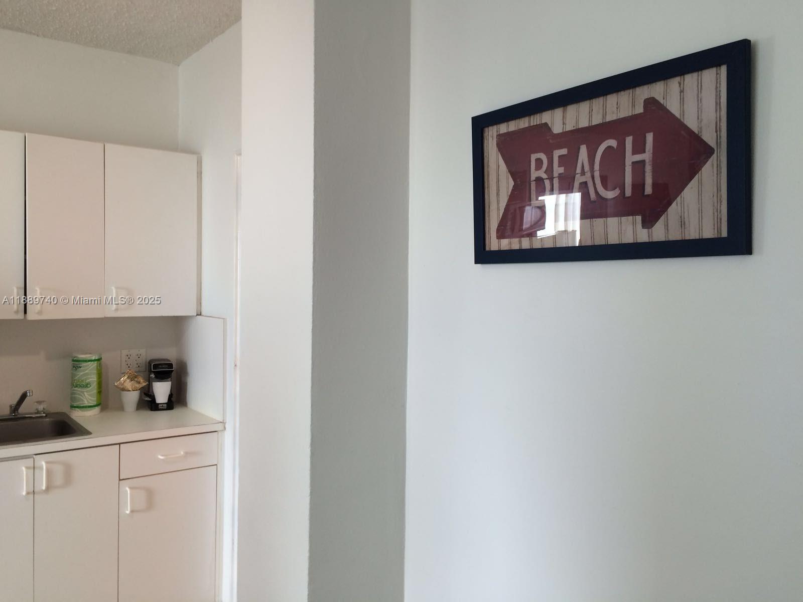 THE CASABLANCA CONDO - Residential