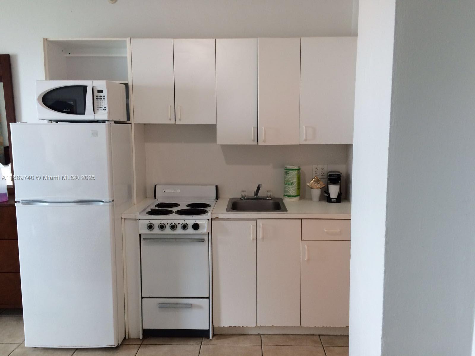 THE CASABLANCA CONDO - Residential