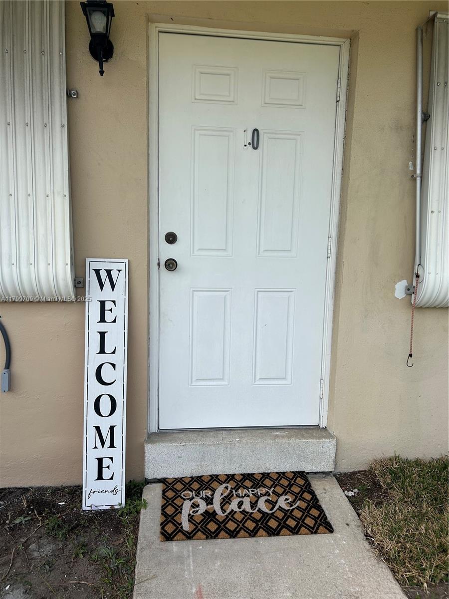 Rental Property at 2901 Polk St 10, Hollywood, Broward County, Florida - Bedrooms: 1 
Bathrooms: 1  - $1,700 MO.