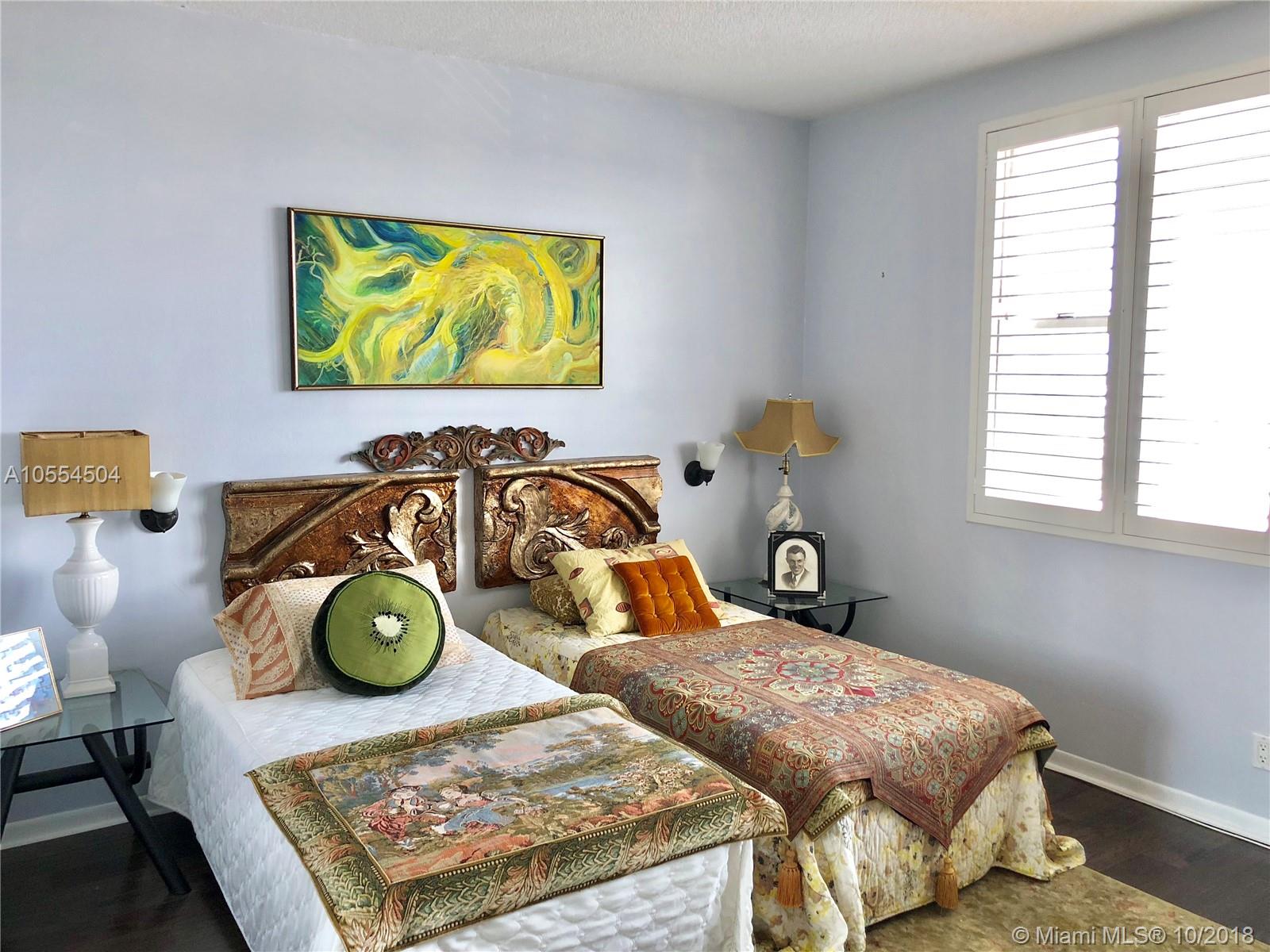 HILLCREST EAST 25 CONDO - Residential