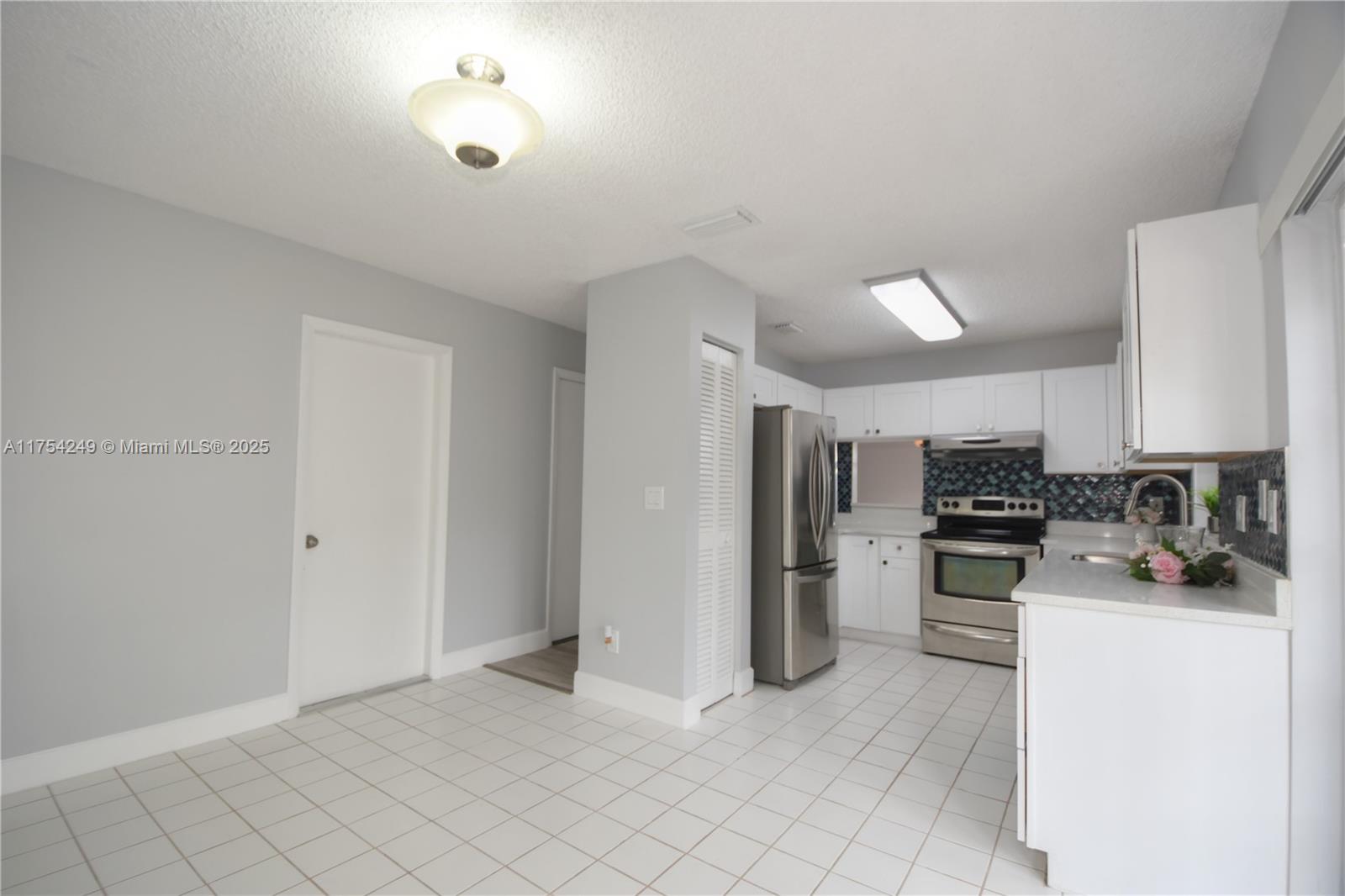 HAWKES BLUFF - Residential