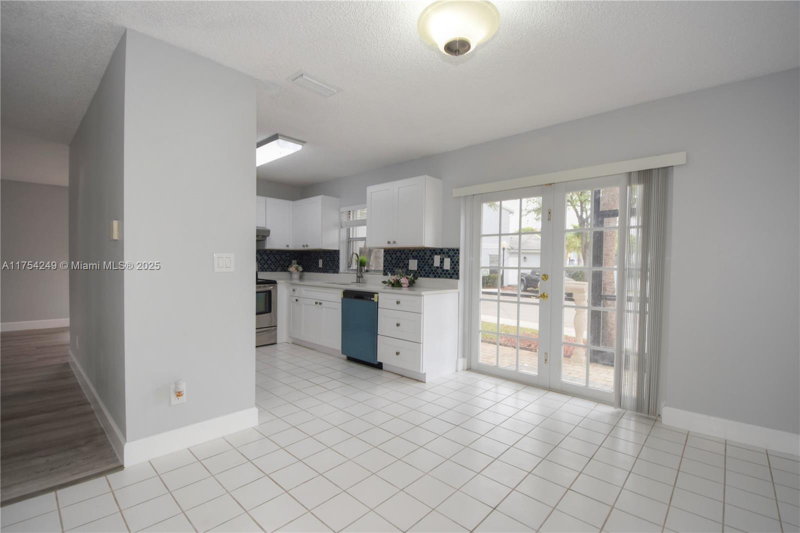 HAWKES BLUFF - Residential