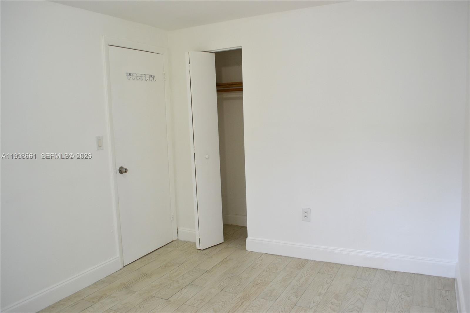 LAWRENCE ESTATE LAND CO - Residential Lease