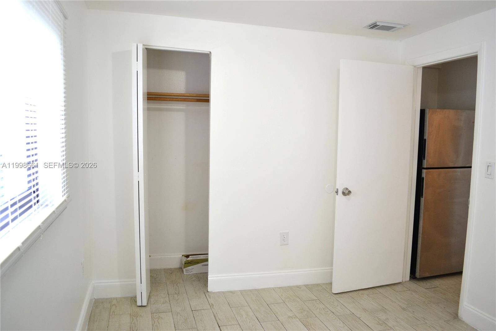 LAWRENCE ESTATE LAND CO - Residential Lease