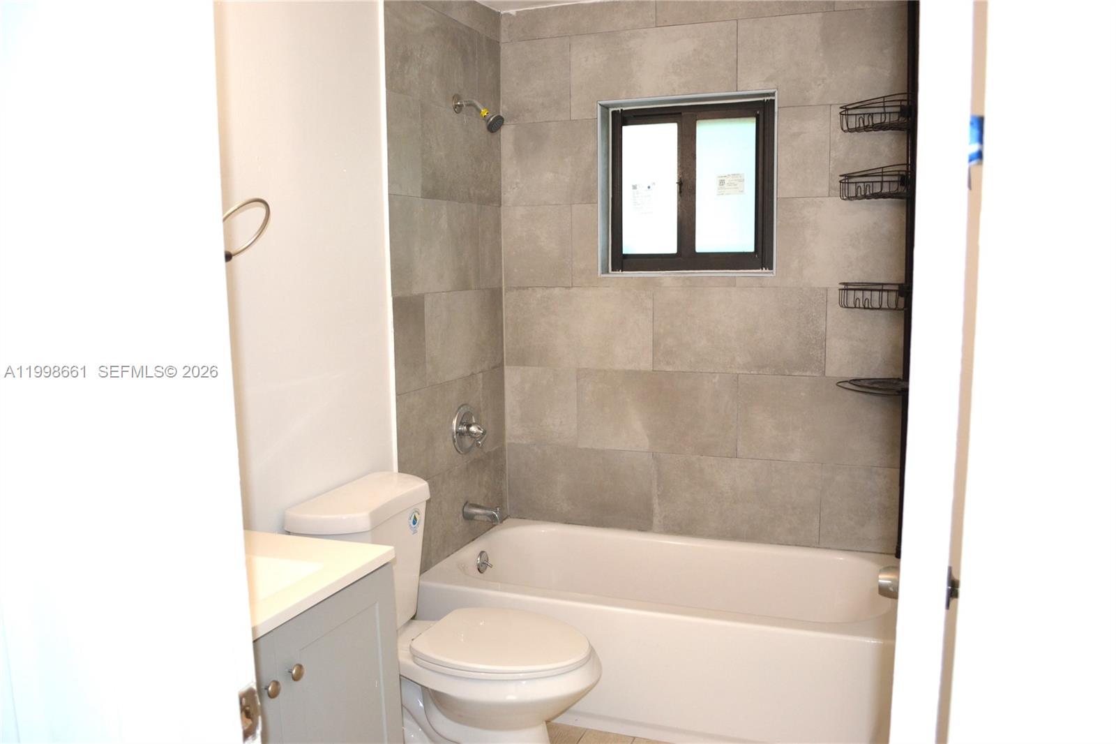 LAWRENCE ESTATE LAND CO - Residential Lease