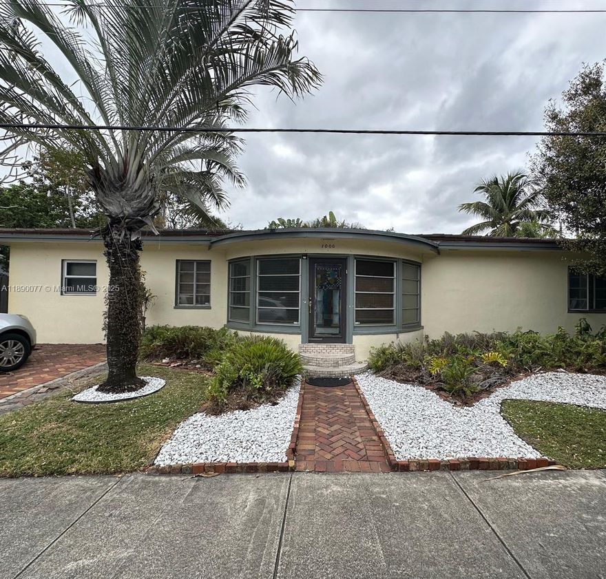 Charming single family home. 4 large bedrooms, 2 full bathrooms. Open space living area and kitchen. Brand new flooring. Brand new washer and dryer. Perfect location on Las Olas. Two large back yard areas with deck. Perfect for a family with children. Ready for moving in, same day approval.