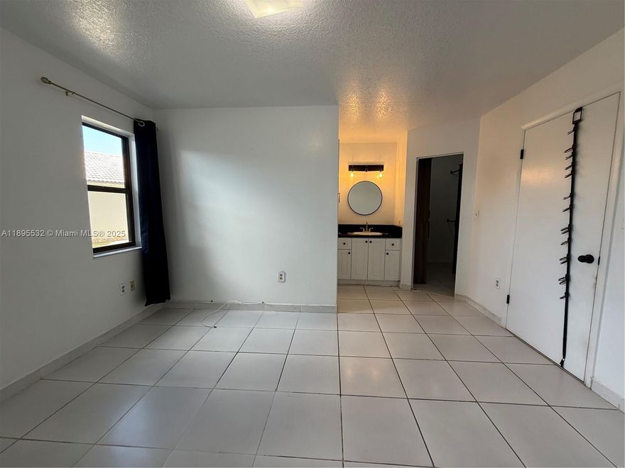 Tucked away in a cul de sac in South Miami Heights, this 1/1 efficiency is waiting for you. Ideal for students, or single professionals seeking affordability in a convenient location. Just minutes away from US1 & TURNPIKE, shopping malls, and Walmart supercenter.