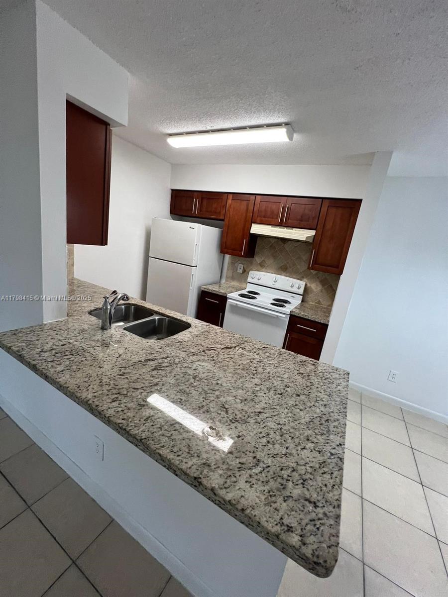 10452 NW 8th St 202