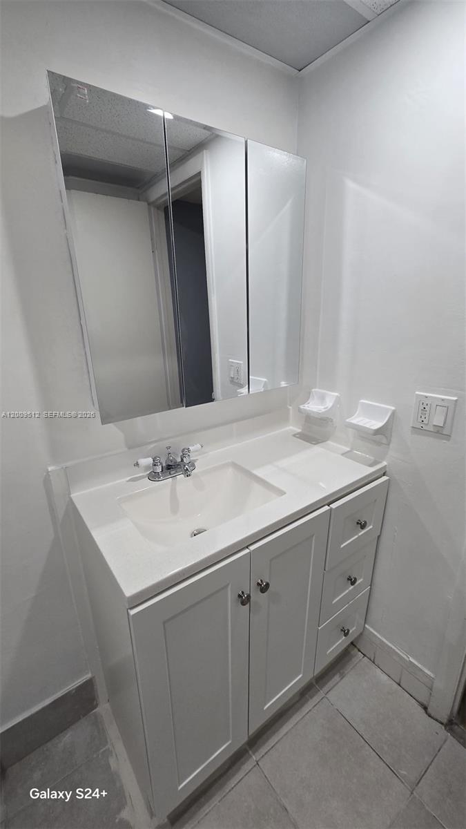 SAMARI LAKE EAST CONDO - Residential