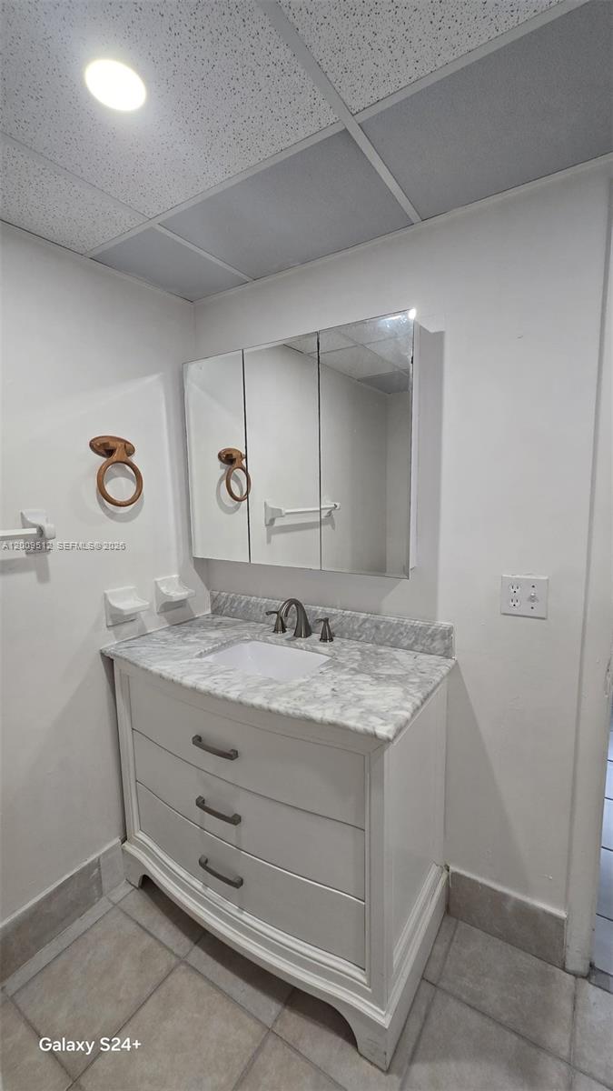 SAMARI LAKE EAST CONDO - Residential
