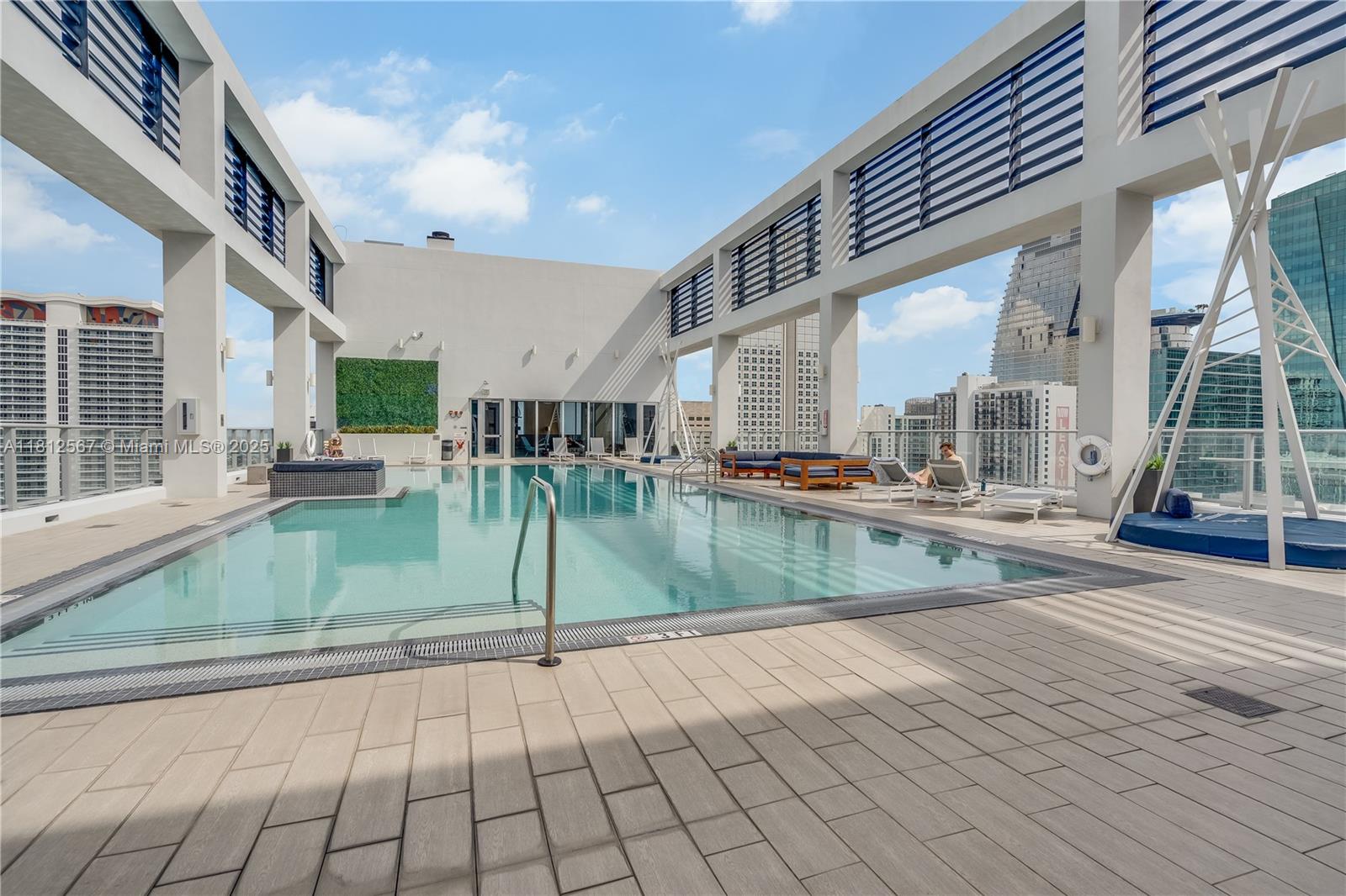 CENTRO CONDO - Residential Lease