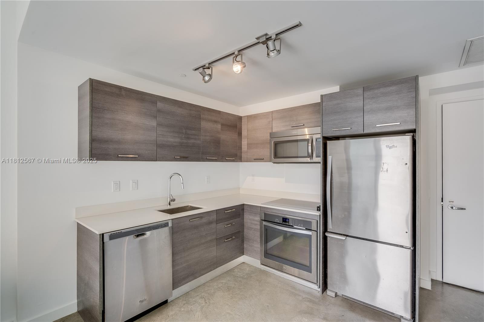 CENTRO CONDO - Residential Lease