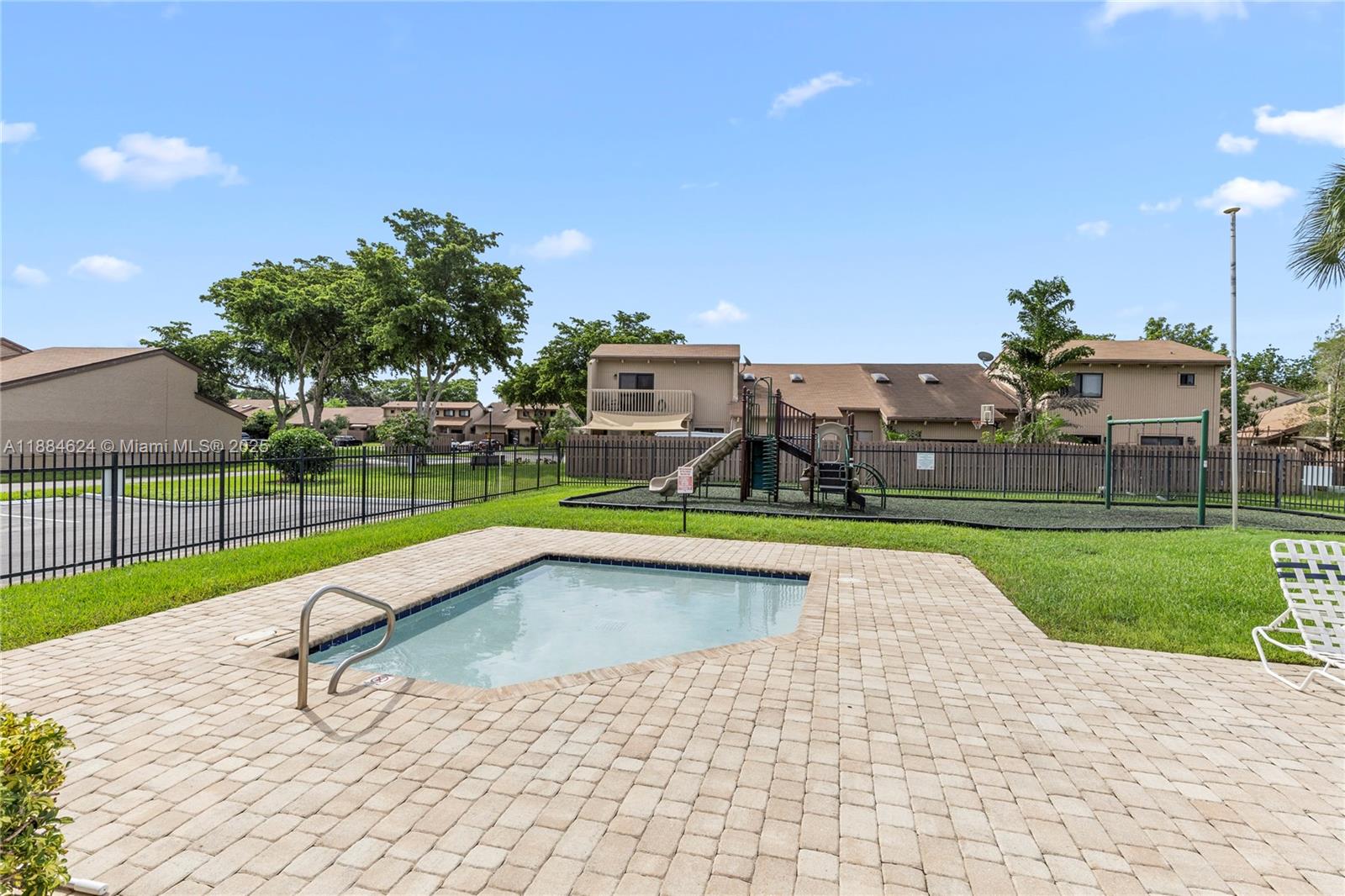 ARROWHEAD GOLF AND TENNIS - Residential