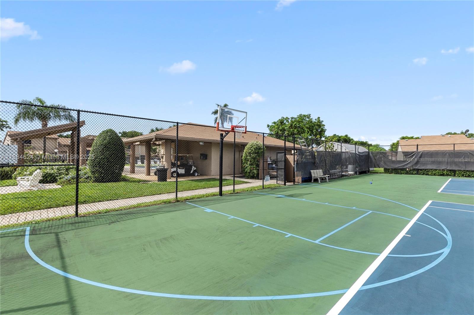 ARROWHEAD GOLF AND TENNIS - Residential