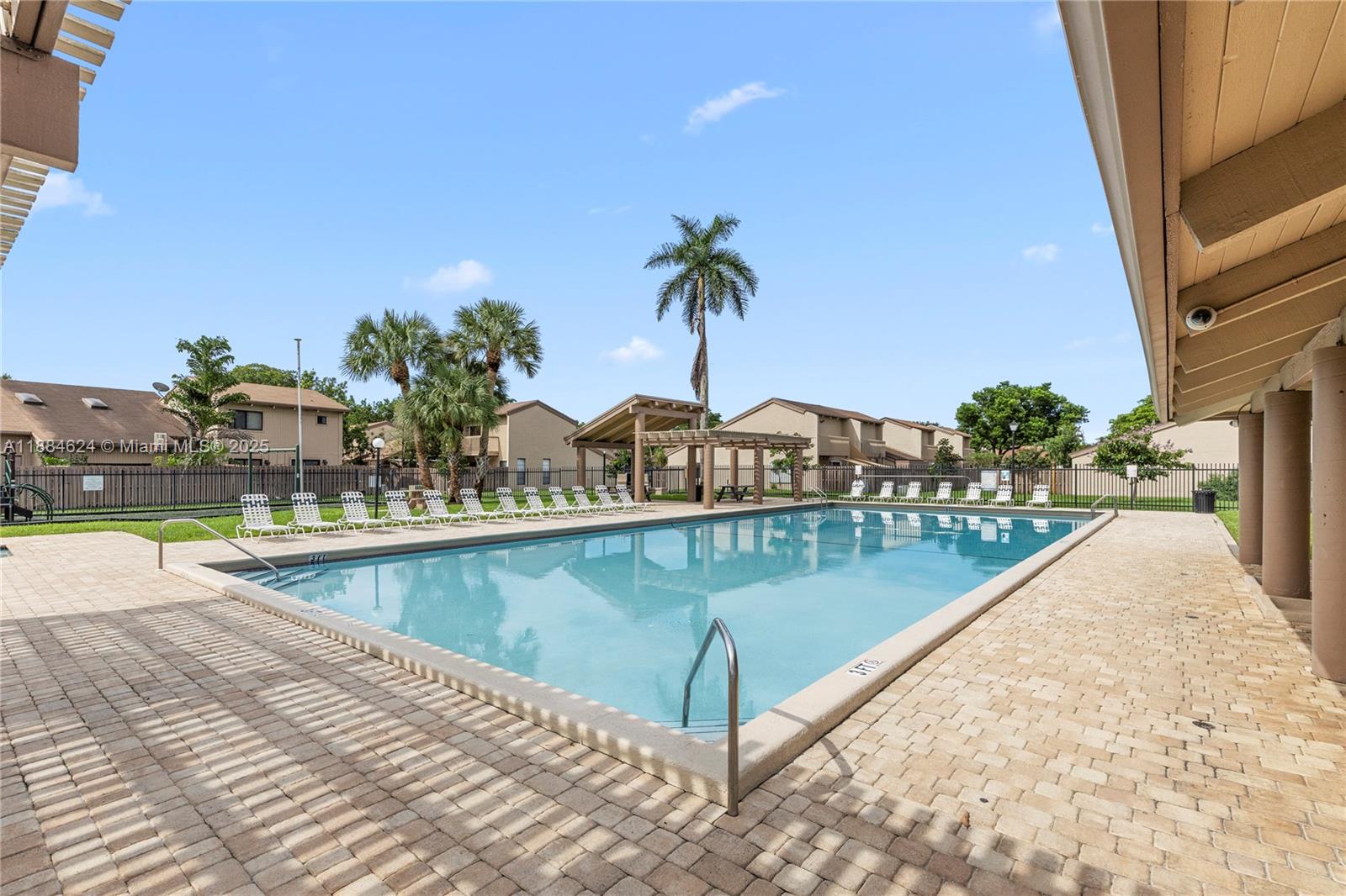 ARROWHEAD GOLF AND TENNIS - Residential