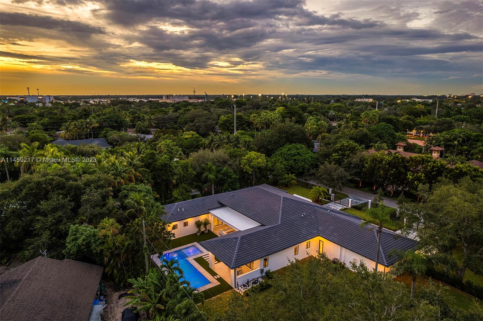 PINE TREE ESTATES 1ST ADD - Residential